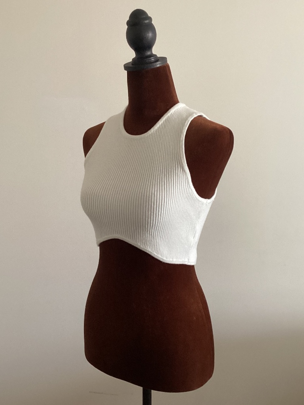 Ribbed crop curve hem tank